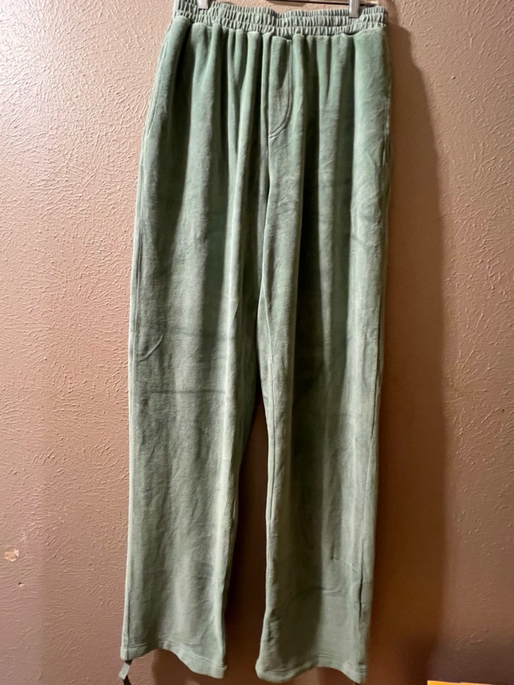 NWT Suzie Kondi unisex cotswold soft velour pocket track pants medium run big